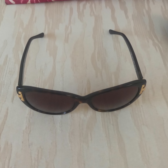 Tory Burch sunglasses with gucci case - Picture 8 of 10